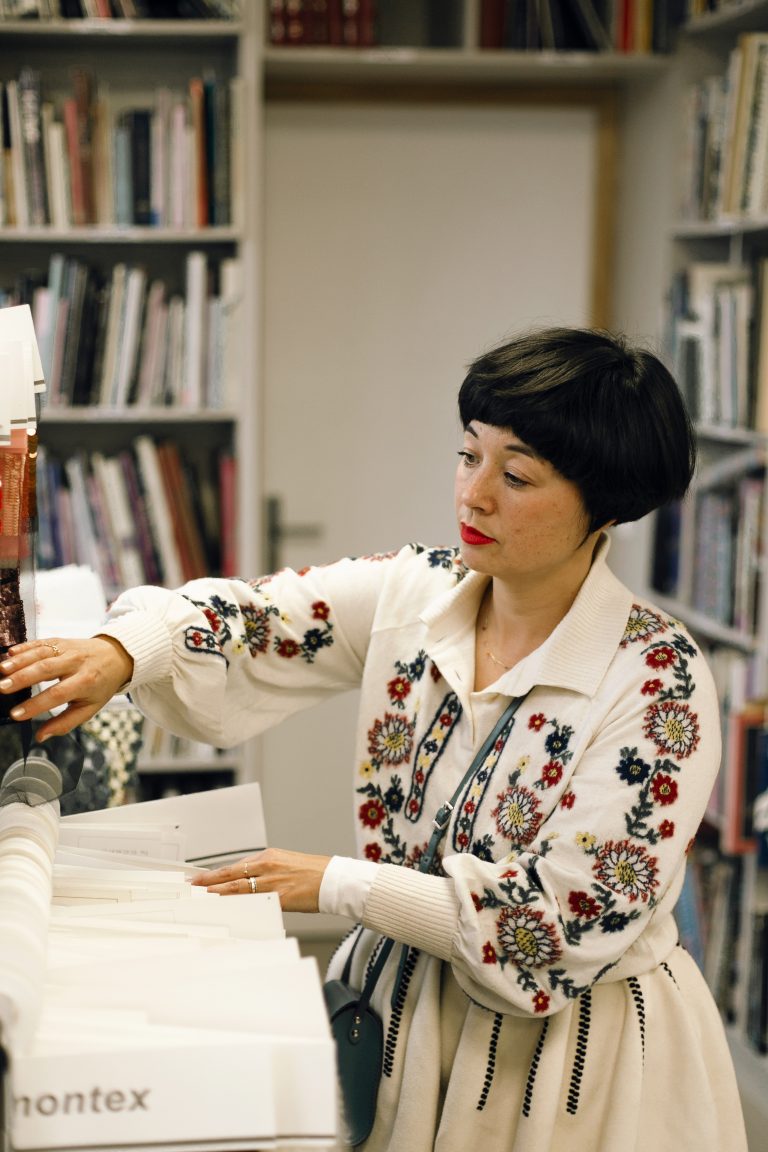 Chanel Métiers d’Art : au cœur de l’Atelier Montex avec Aska  Yamashita